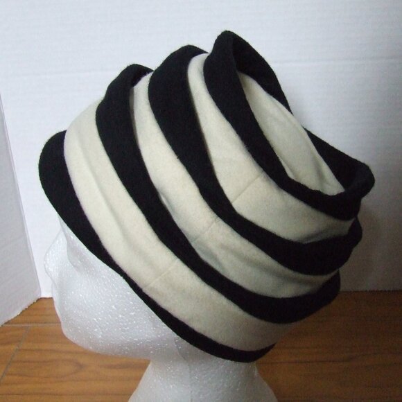 Nicola Gebhard hat black and white fleece material fall winter beehive layered - Picture 6 of 9
